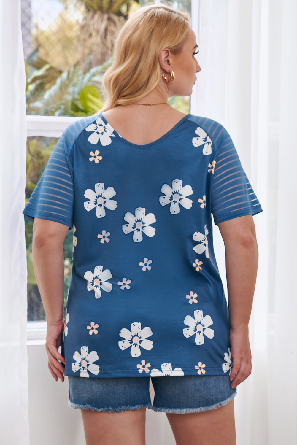V-Neck Raglan Sleeve Tee